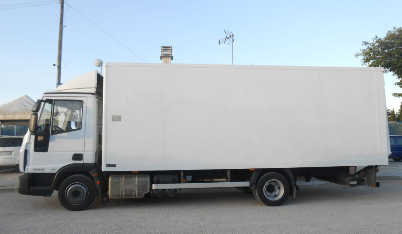 iveco 80e22 E6 furgone con sponda pieno